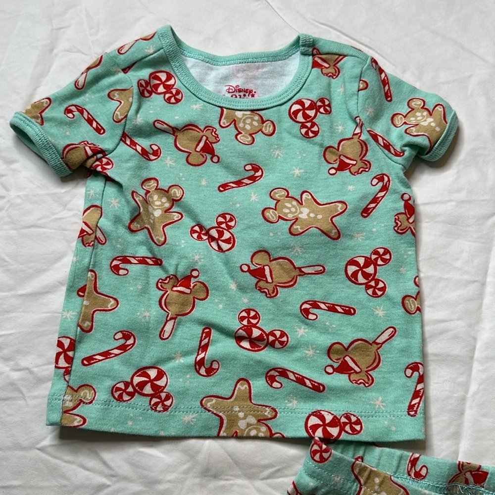 Disney Baby size 6-9 months bundle. GREAT CONDITION. Includes 2 pajama sets, - Picture 10 of 12